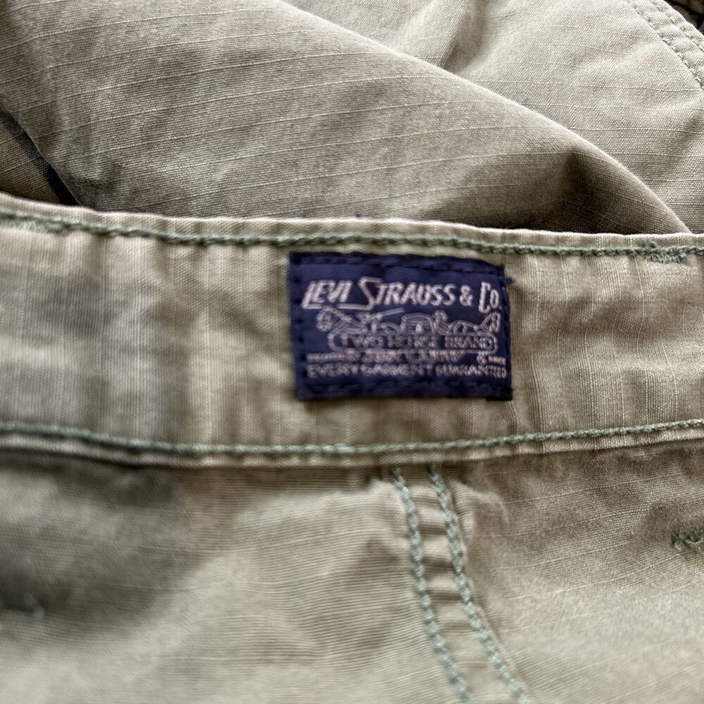 Levi's Men Green Vacation Size 48 Shorts Pants Solid Cargo Style light hiking - Picture 6 of 6